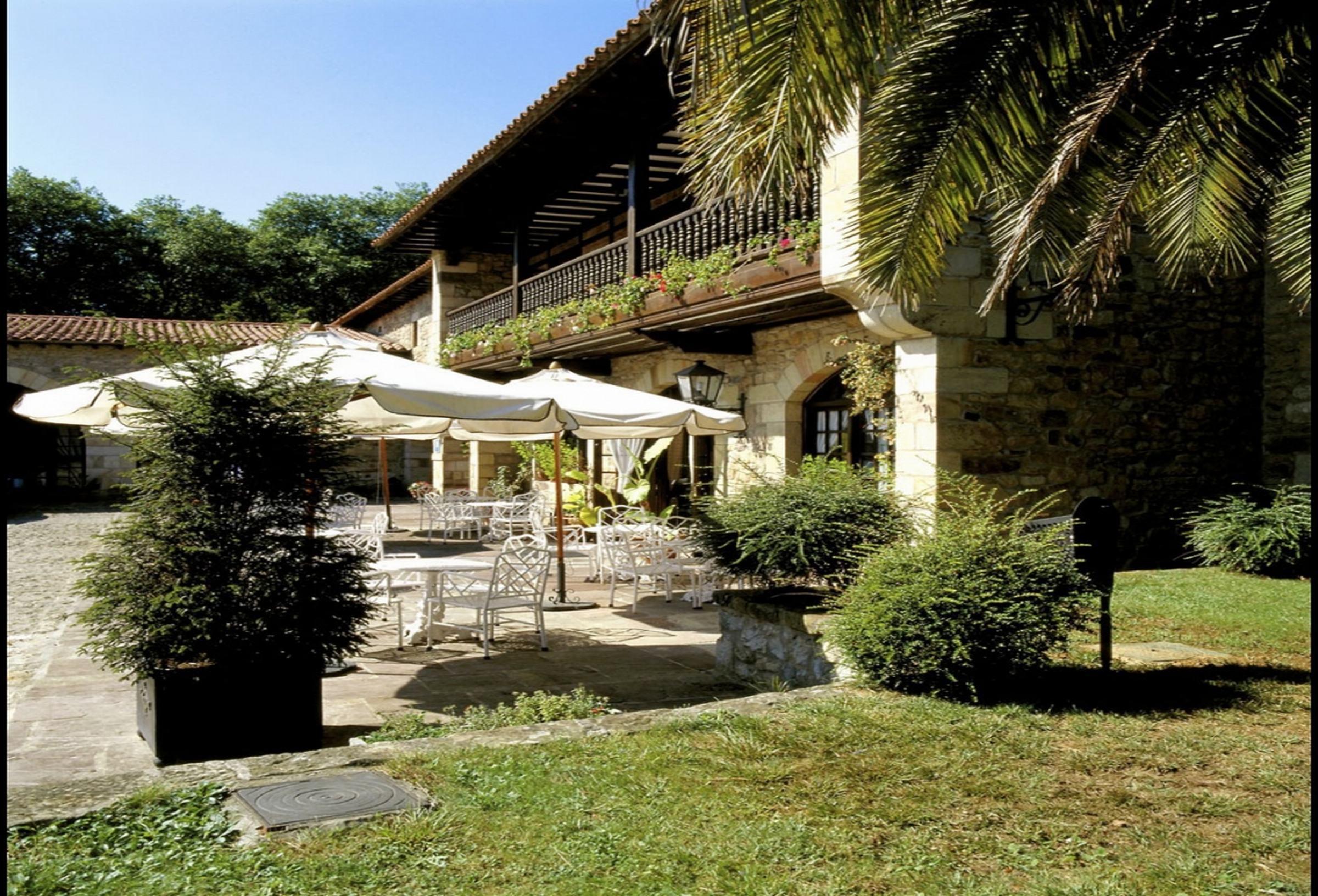 Parador De Santillana Del Mar Exterior foto